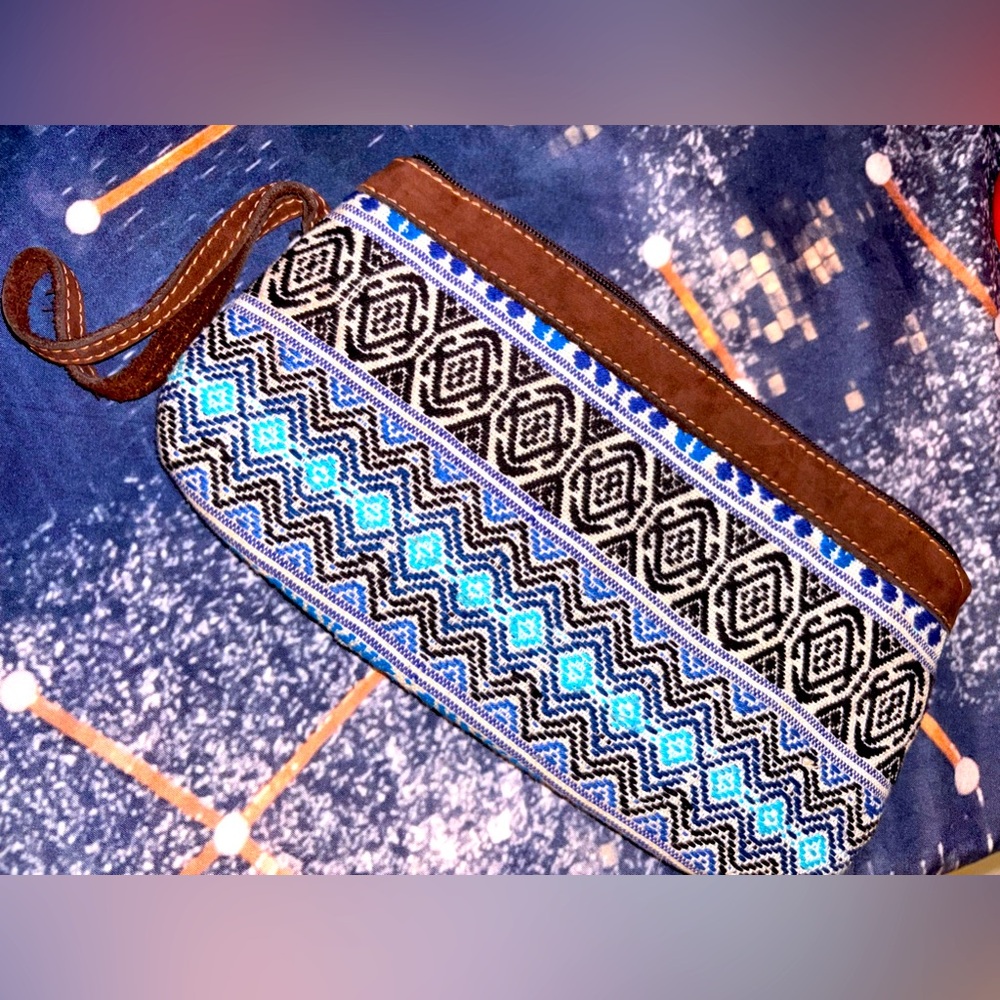 9’ Wide wristlet Carrying Bag Blue Brown White